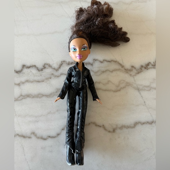 Bratz Dynamite Nevra - Picture 1 of 8